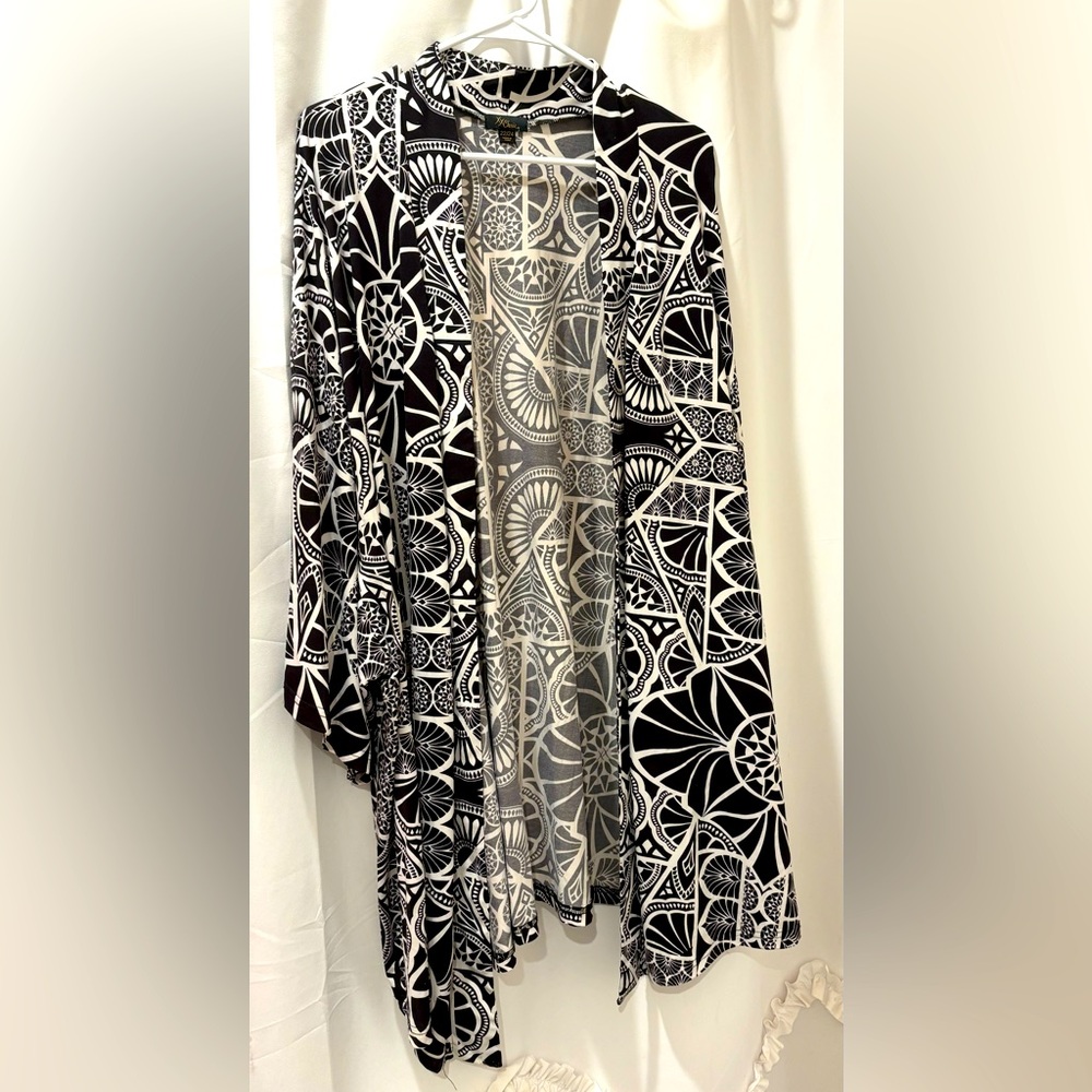 Black an white coverup
